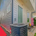 Elegant 3Br Haven- Games, Luxury & Lush Garden