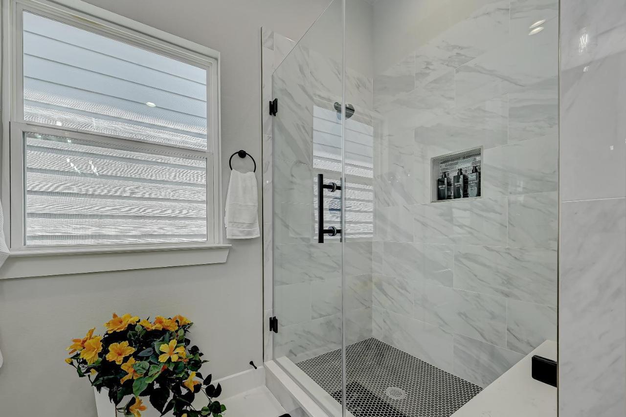 Elegant 3br Haven- Games, Luxury & Lush Garden Villa