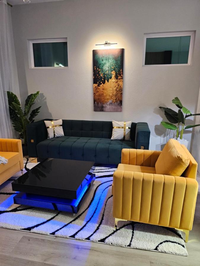Elegant 3br Haven- Games, Luxury & Lush Garden *
