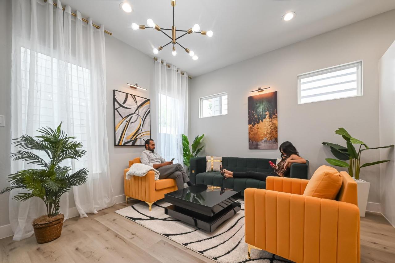 Elegant 3br Haven- Games, Luxury & Lush Garden Villa Houston