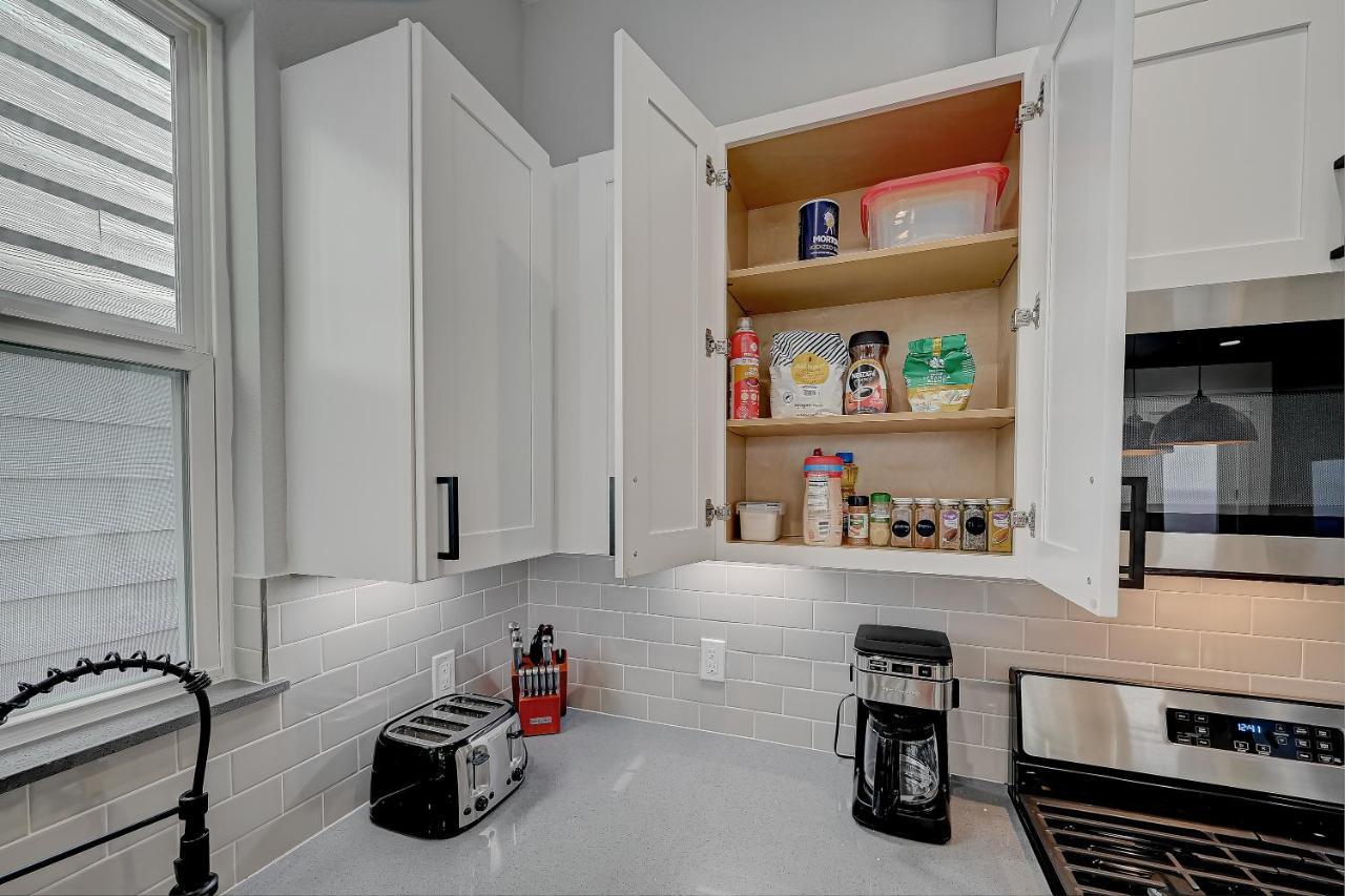 Elegant 3br Haven- Games, Luxury & Lush Garden *