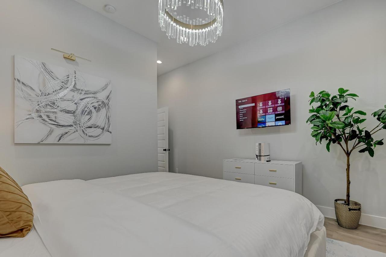 Villa Elegant 3br Haven- Games, Luxury & Lush Garden *
