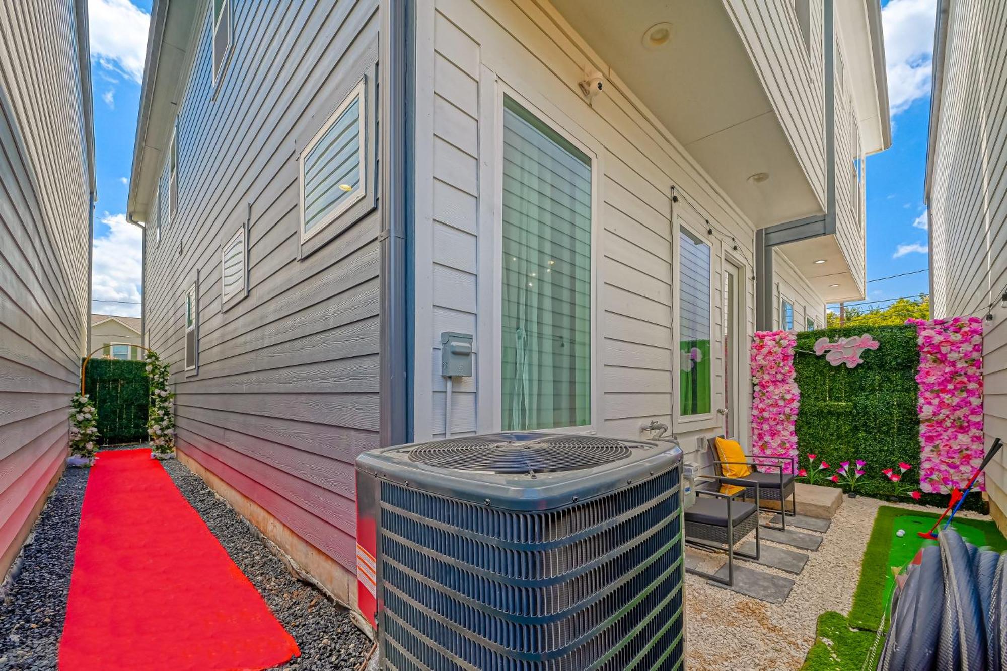 Elegant 3br Haven- Games, Luxury & Lush Garden *